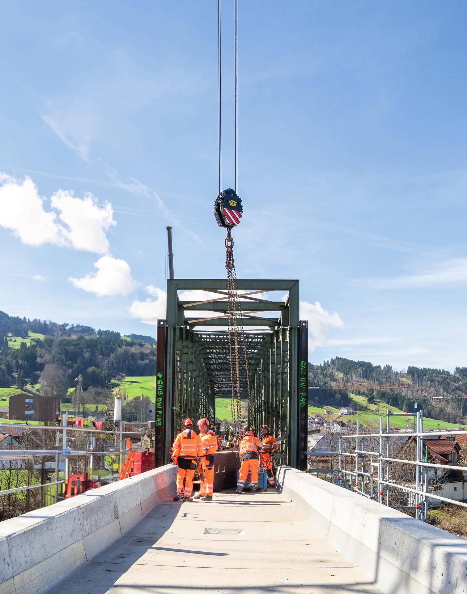 Viadukt Appenzell — 99 Schottertrogelemente in vier Tagen eingebaut